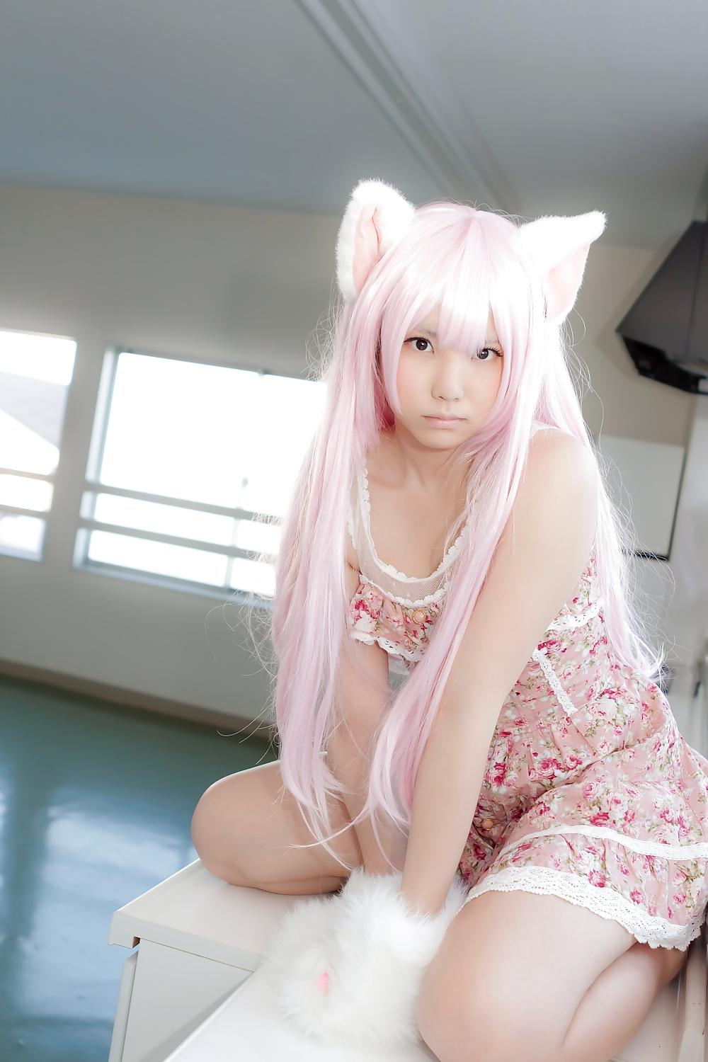 25P Asian Cosplay in white 1