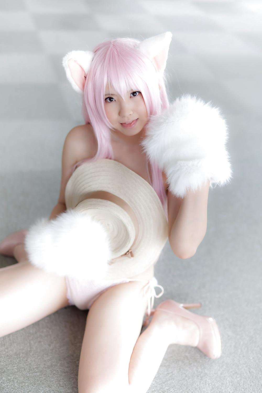 25P Asian Cosplay in white 1