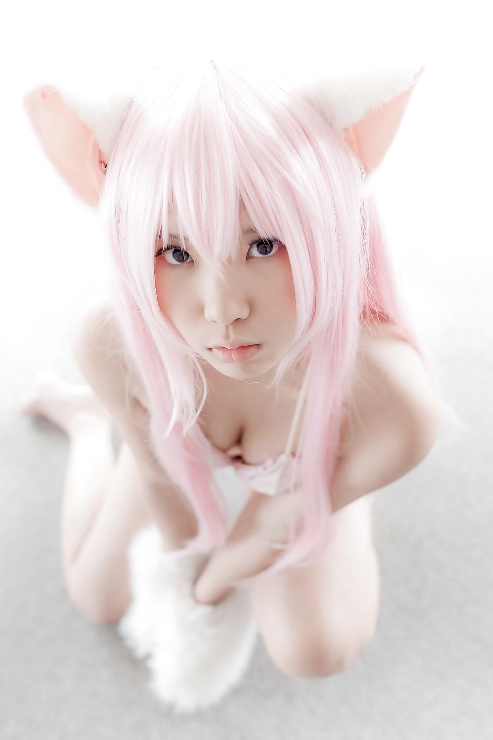 25P Asian Cosplay in white 1