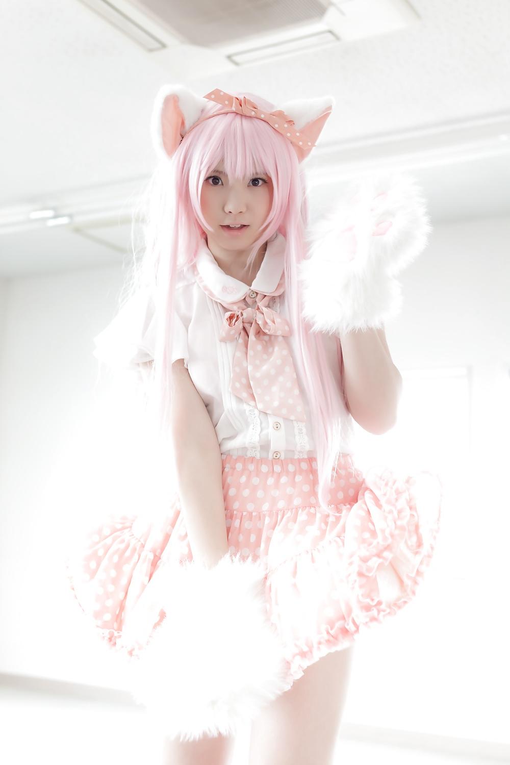25P Asian Cosplay in white 1