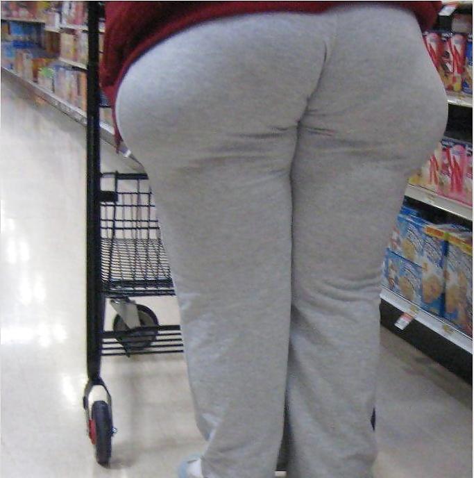 25P Big butt candid 