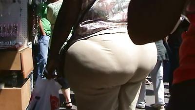 25P Big butt candid 
