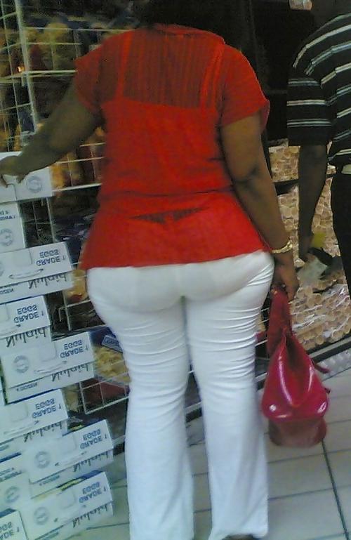 25P Big butt candid 