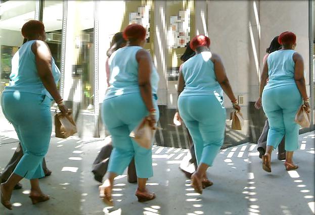 25P Big butt candid 
