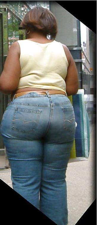 25P Big butt candid 