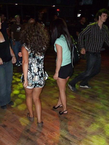 25P Facebook teen Nadia butt shot