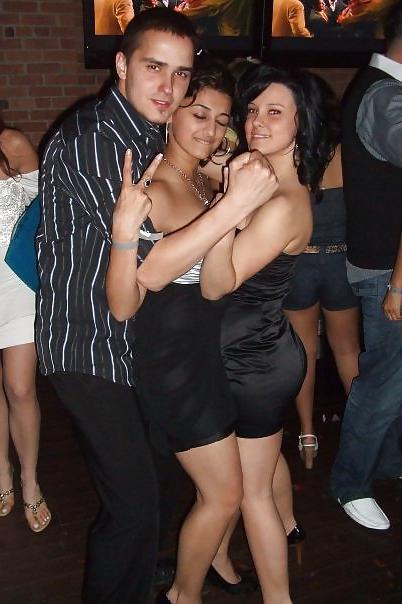 25P Facebook teen Nadia butt shot