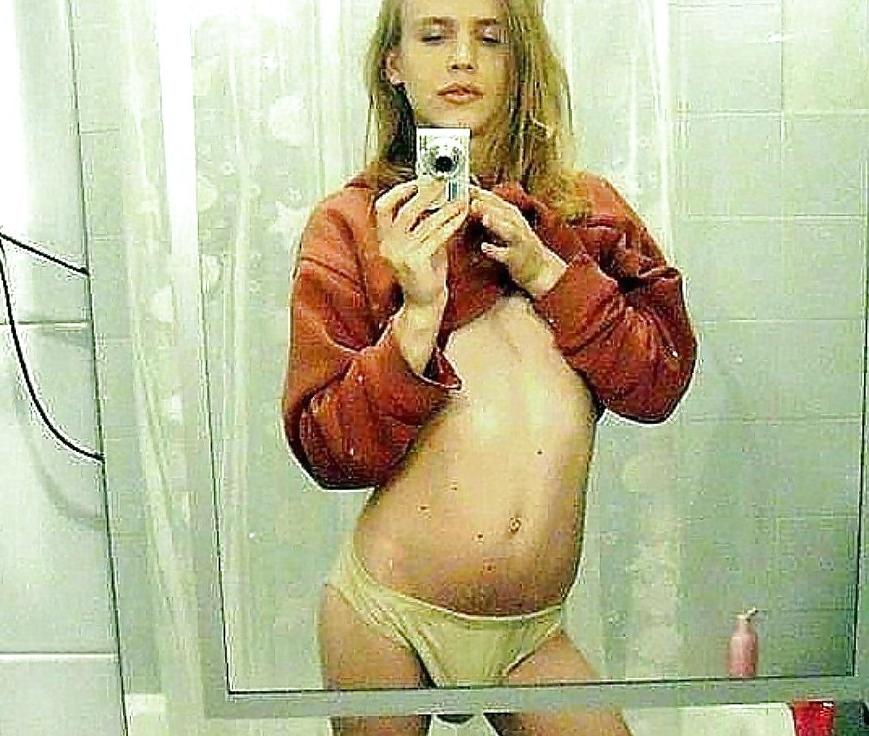 20P Sexy Russian Shemale