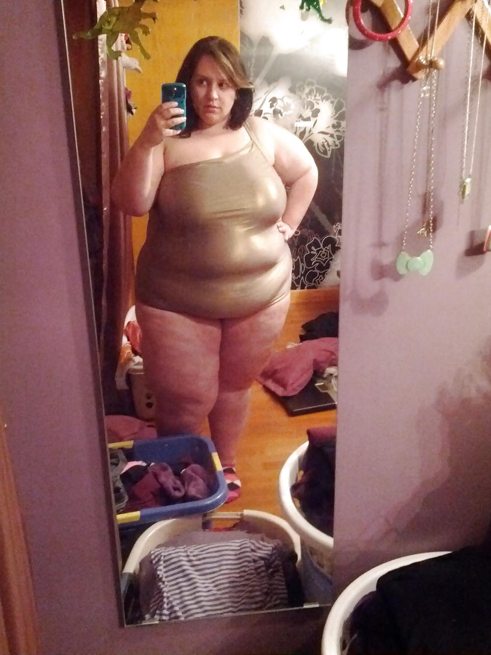 25P KICKASS BBW SELFIES