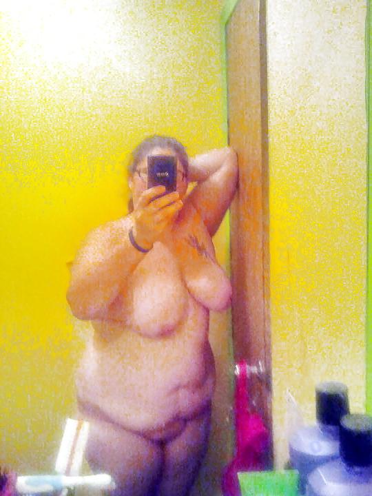 25P KICKASS BBW SELFIES