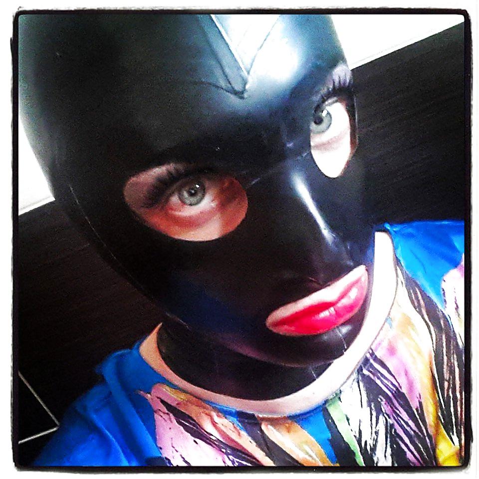 22P Satin&Rubber tranny Selfie