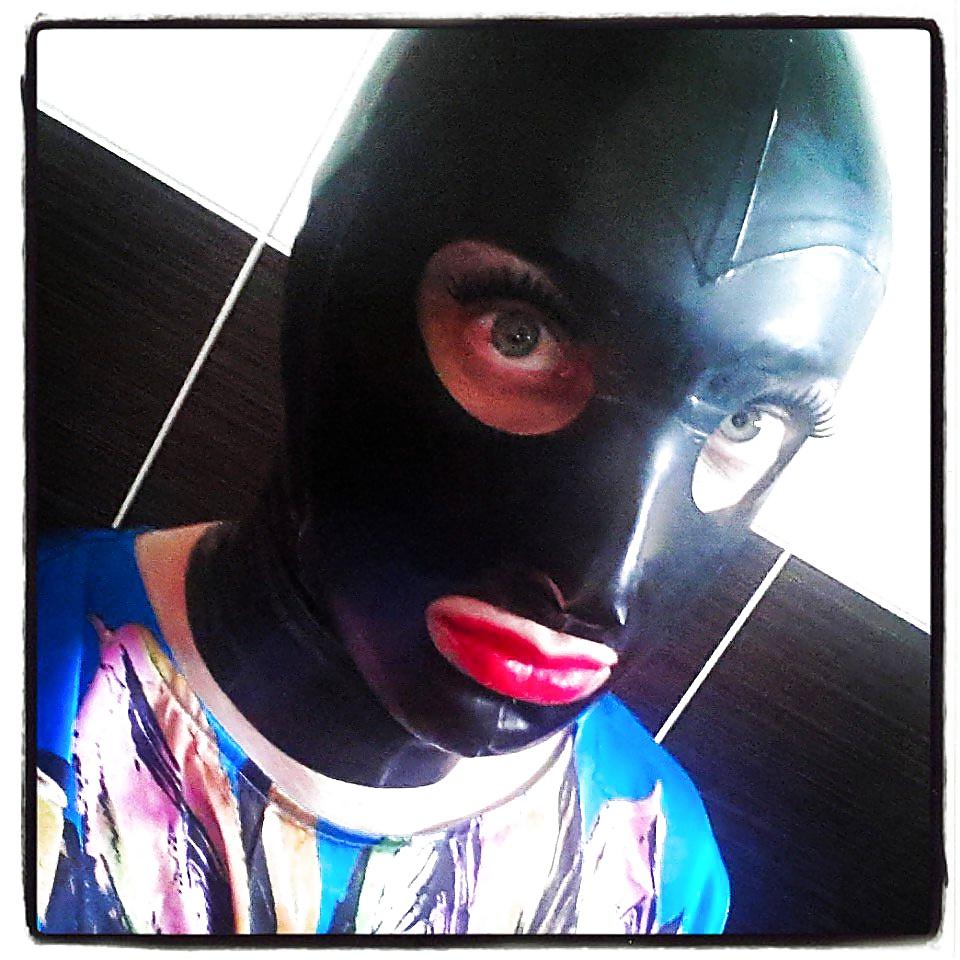 22P Satin&Rubber tranny Selfie