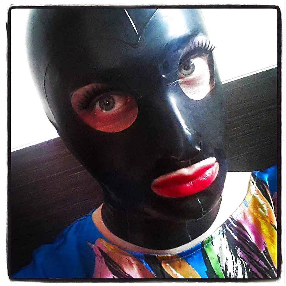 22P Satin&Rubber tranny Selfie