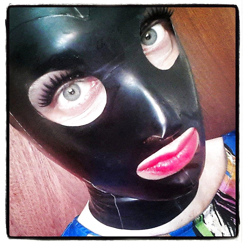 22P Satin&Rubber tranny Selfie