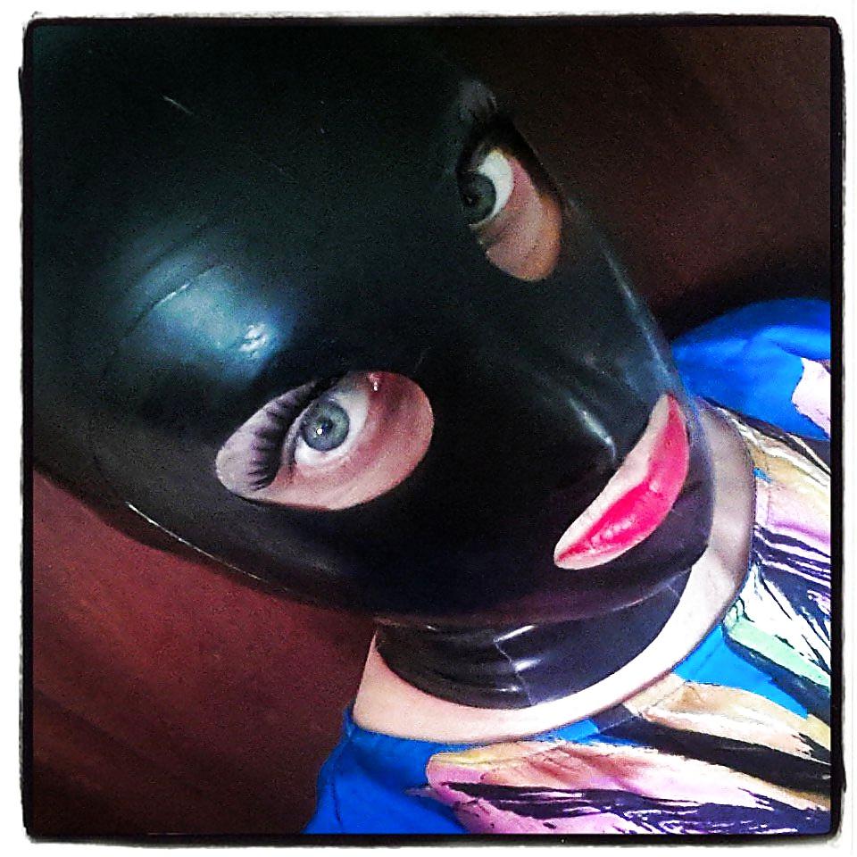 22P Satin&Rubber tranny Selfie