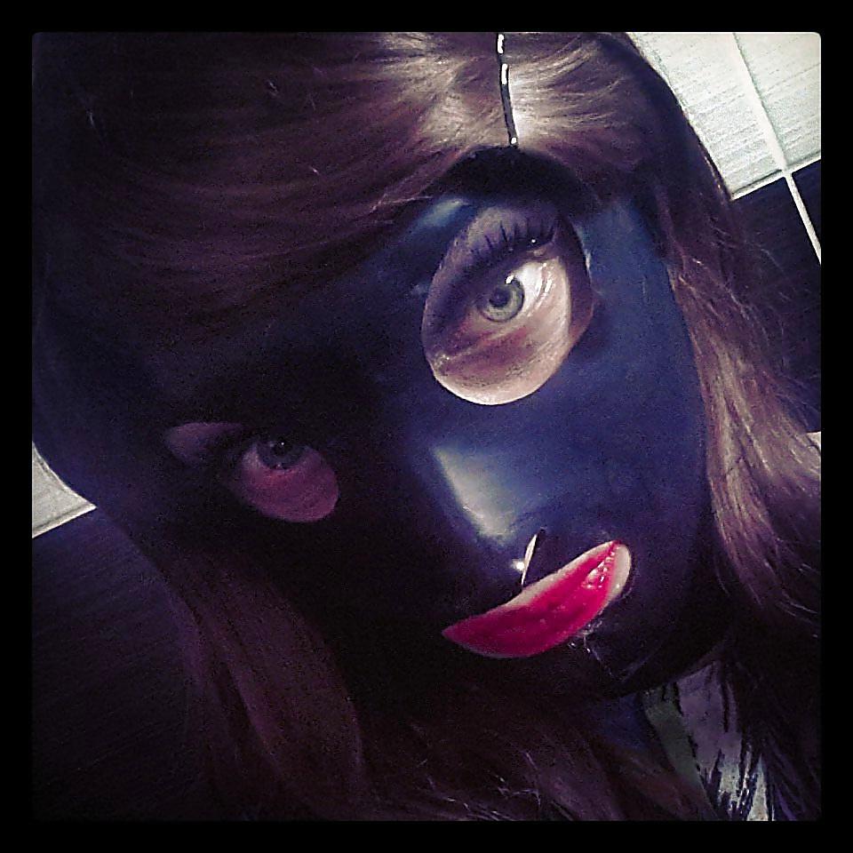 22P Satin&Rubber tranny Selfie
