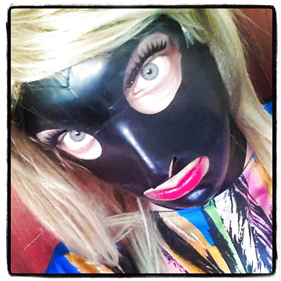22P Satin&Rubber tranny Selfie
