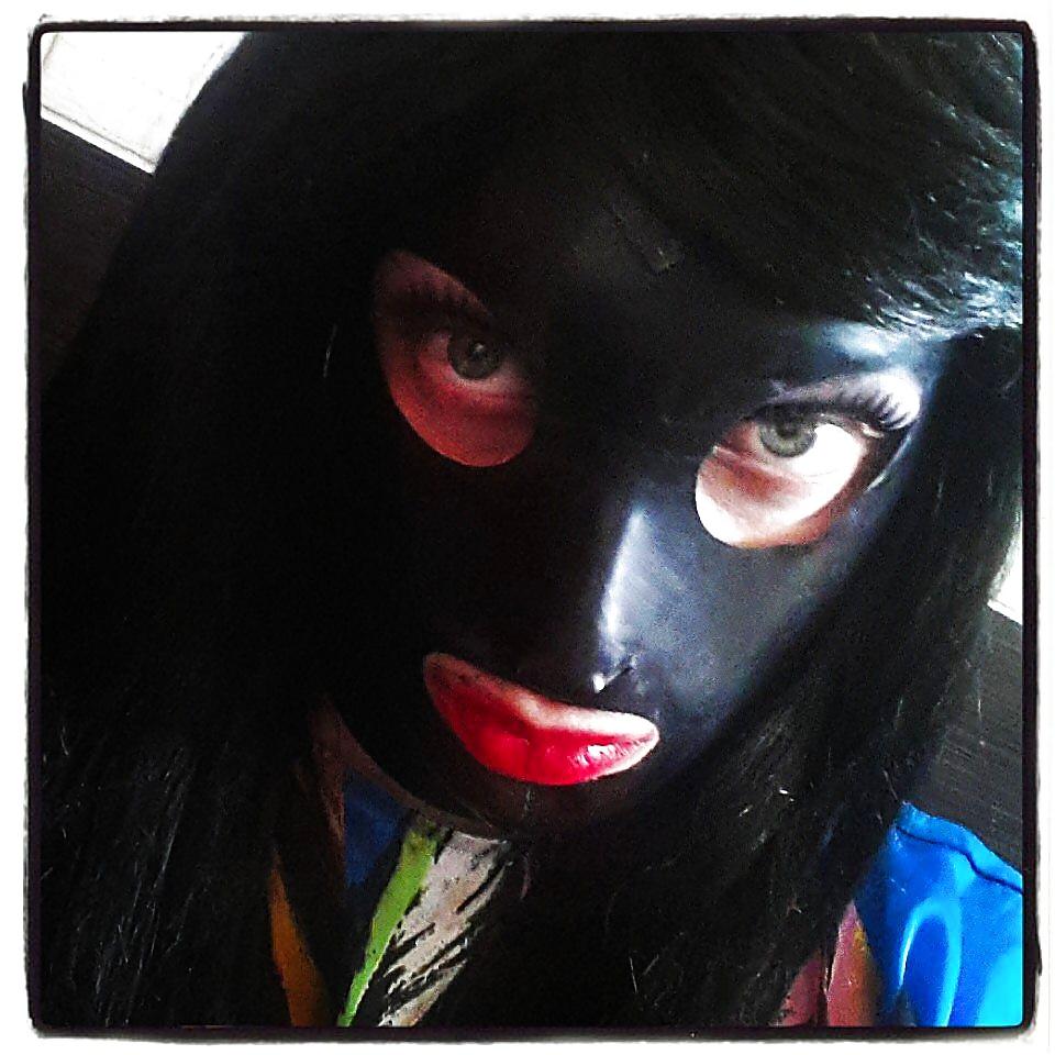 22P Satin&Rubber tranny Selfie