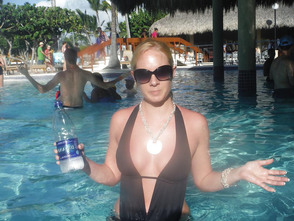 25P Hot and naked vacation