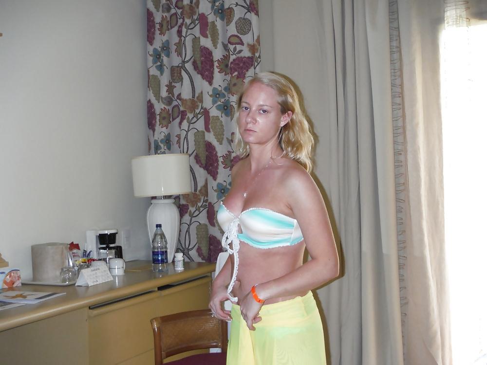 25P Hot and naked vacation