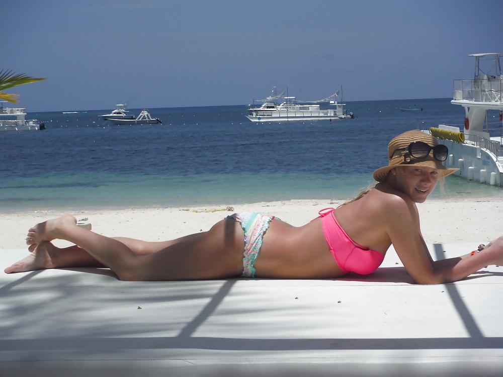 25P Hot and naked vacation