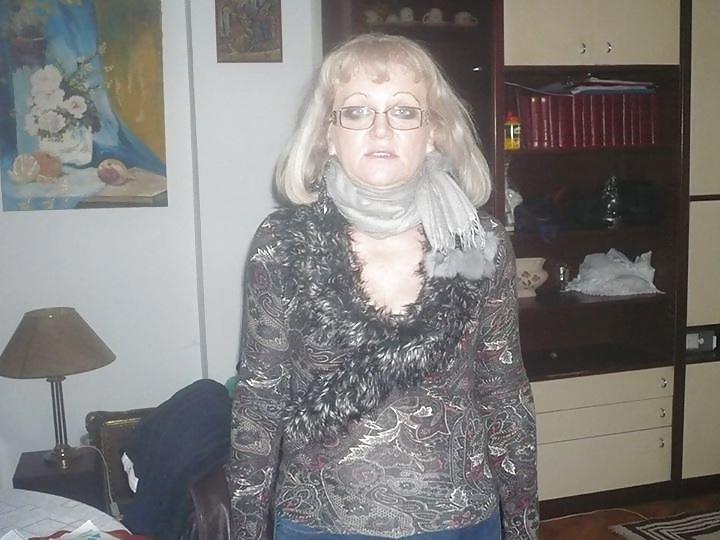 19P Blonde Mature Lady