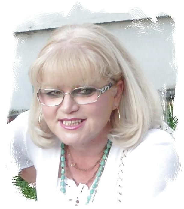 19P Blonde Mature Lady