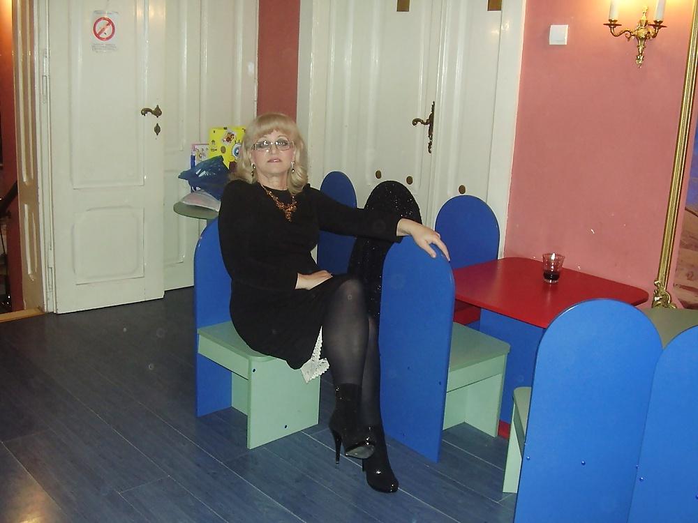 19P Blonde Mature Lady