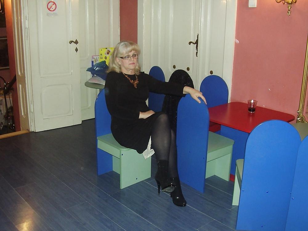 19P Blonde Mature Lady