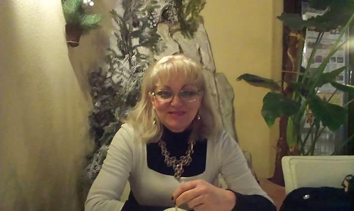 19P Blonde Mature Lady