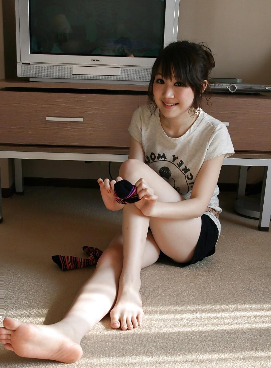 25P Asian Foot Fetish 17