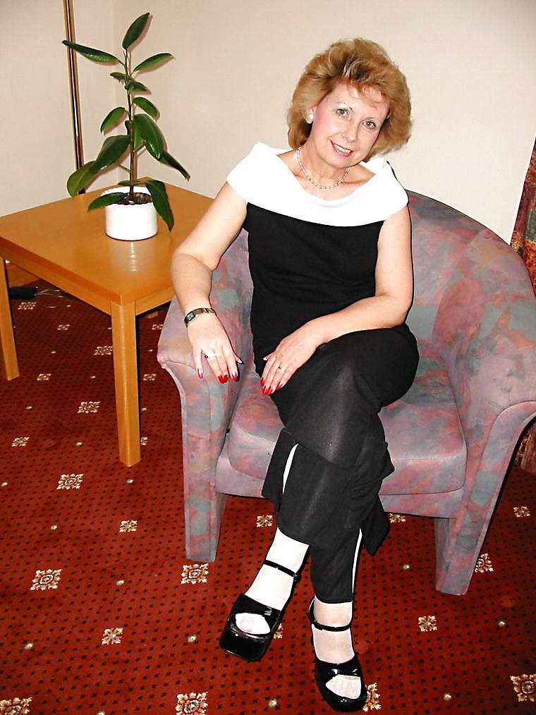 16P Elegant Lady