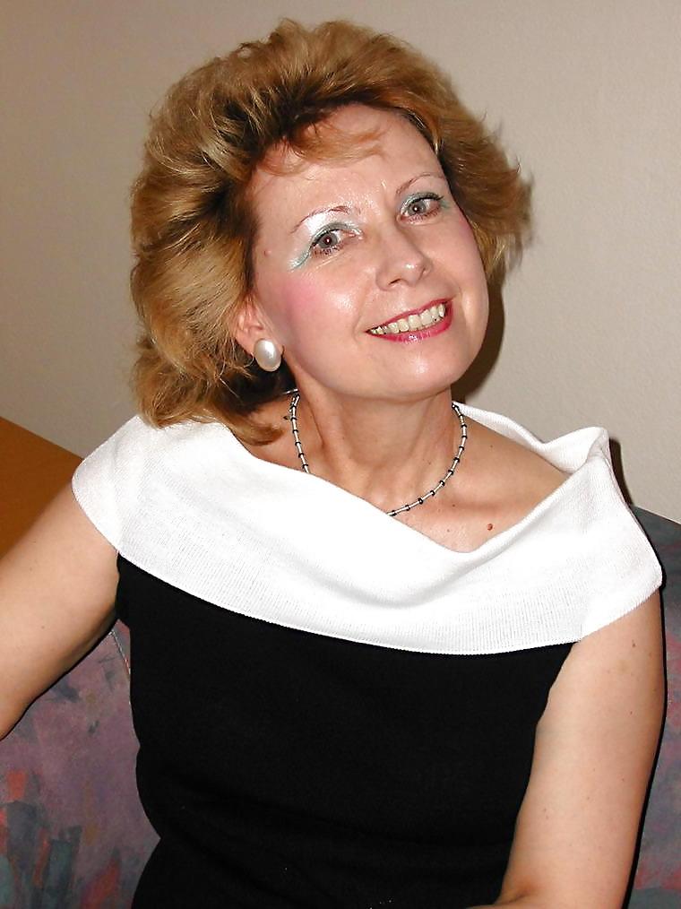 16P Elegant Lady