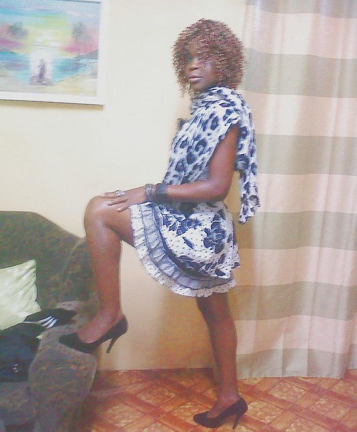 25P Ebony Cougars & MILFs