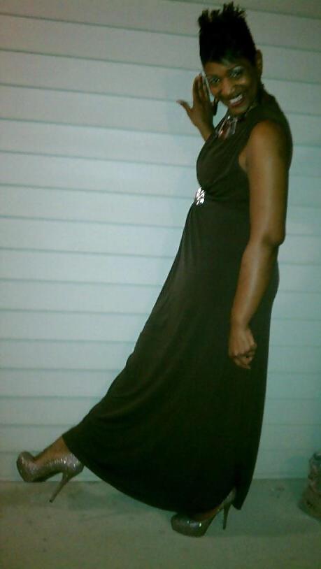 25P Ebony Cougars & MILFs