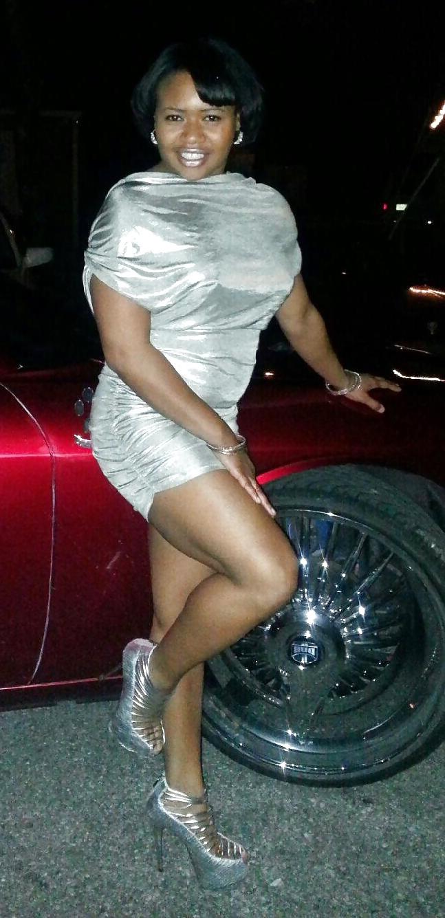 25P Ebony Cougars & MILFs