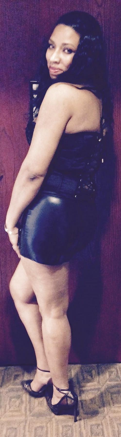 25P Ebony Cougars & MILFs