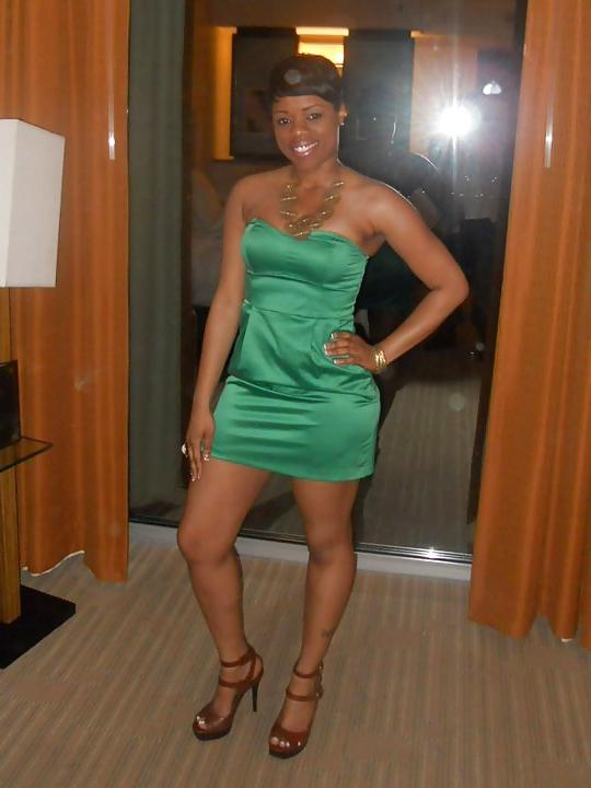 25P Ebony Cougars & MILFs