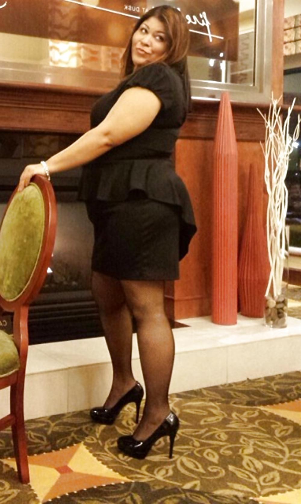 25P Ebony Cougars & MILFs