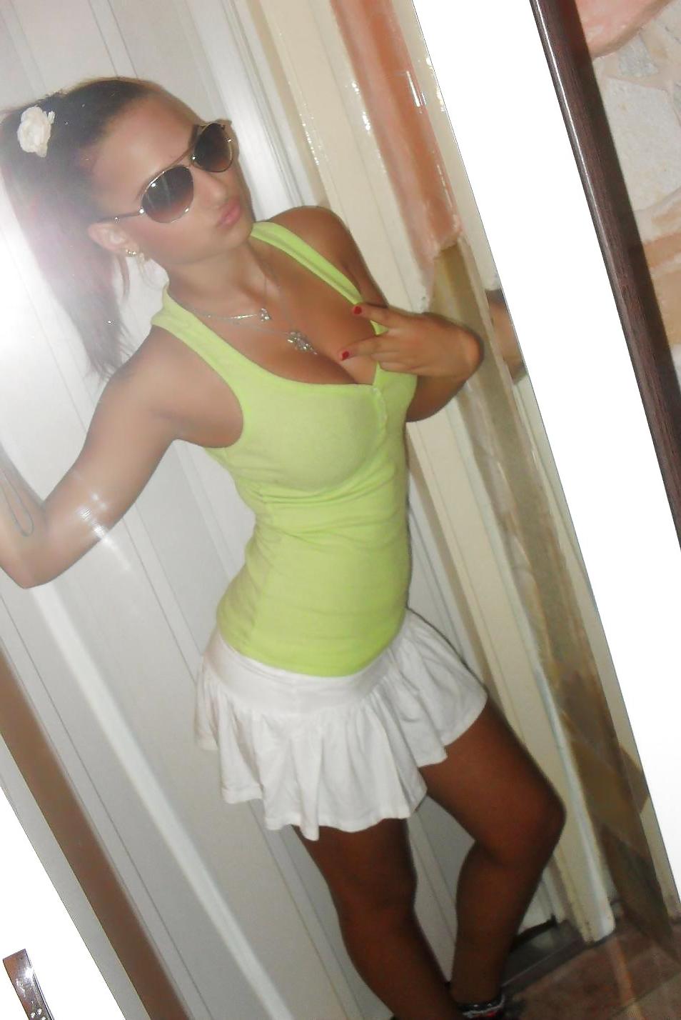 25P Non nude hotties