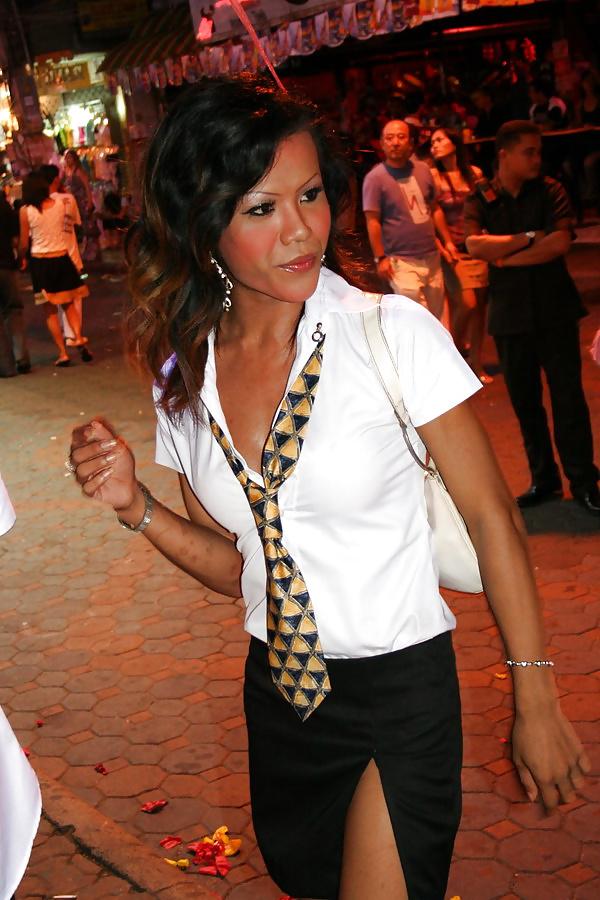 25P Ladyboy Schoolgirls Party