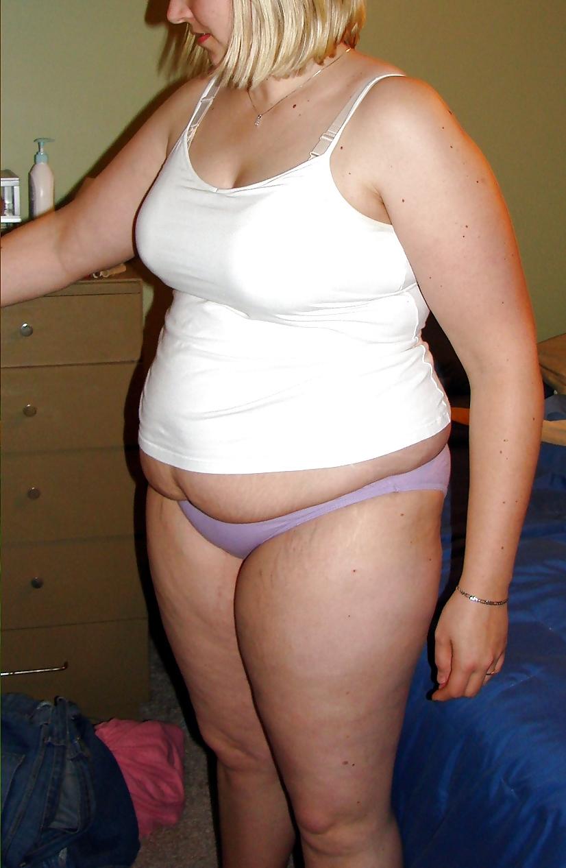 5P Voyeur wife.Check out all her pics and comment.