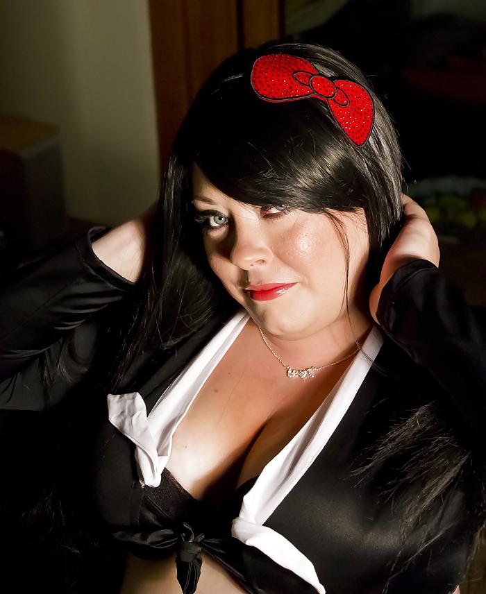 25P Tina Snua Dressed Sexily & Smoking - BBW Fetish 