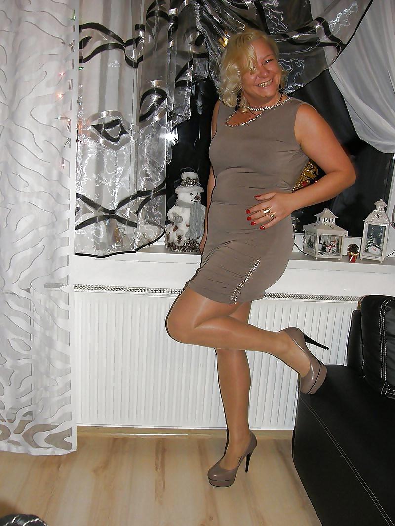 23P Granny Matures sexy erotic clothed (Mostly)