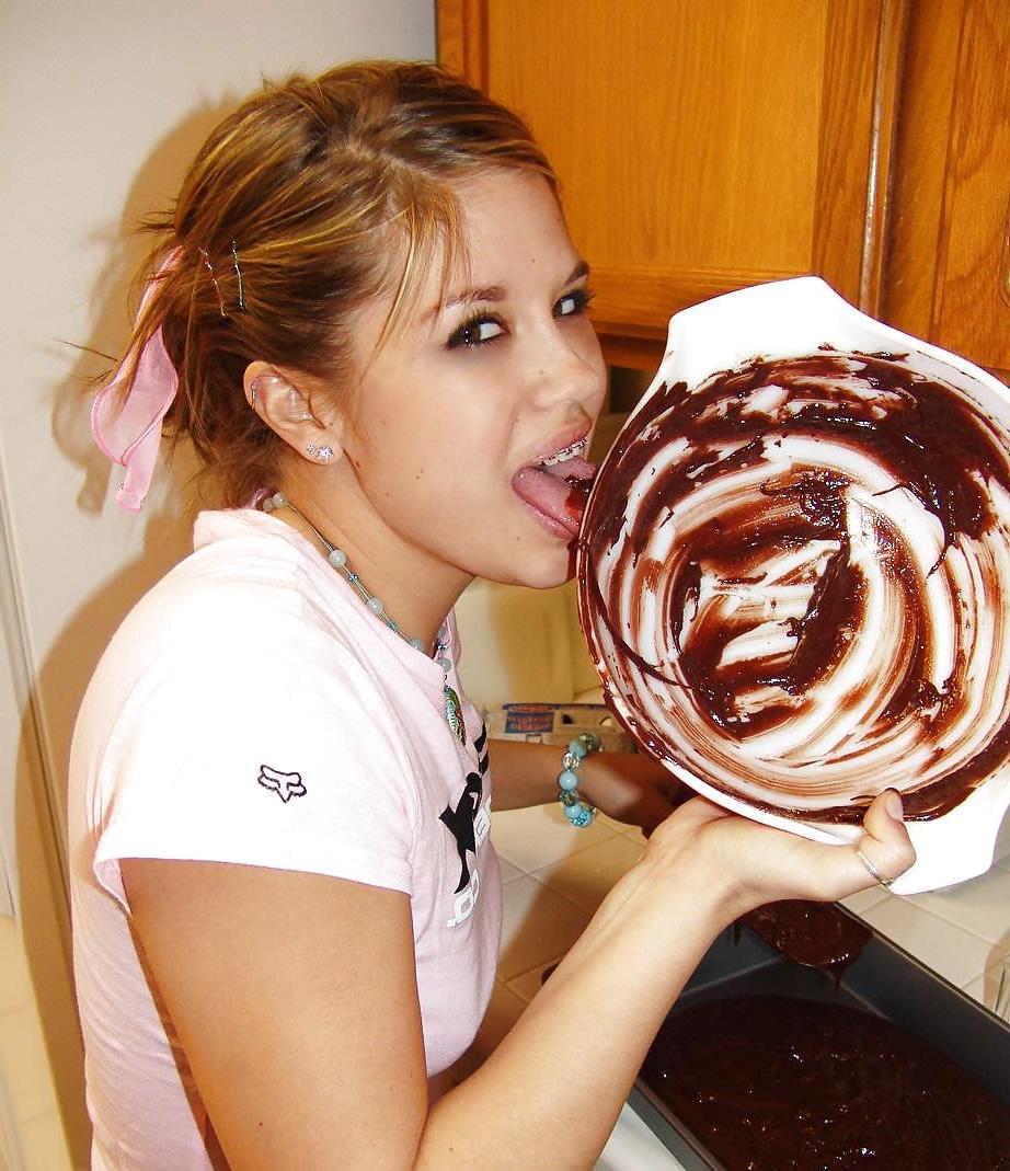25P Horny Topanga - Playing with food
