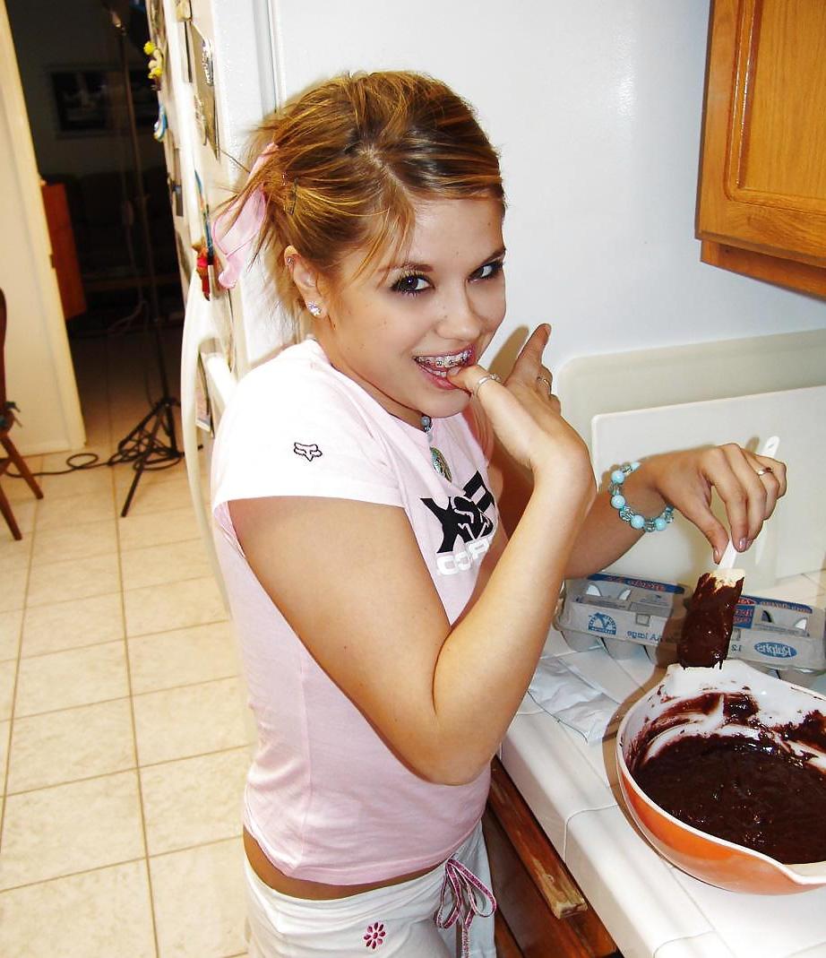 25P Horny Topanga - Playing with food