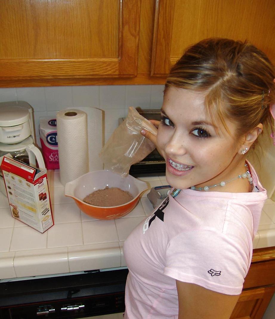 25P Horny Topanga - Playing with food