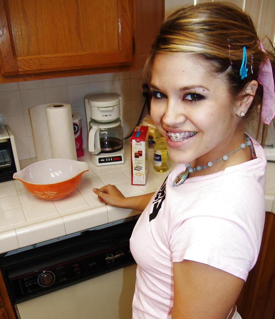 25P Horny Topanga - Playing with food