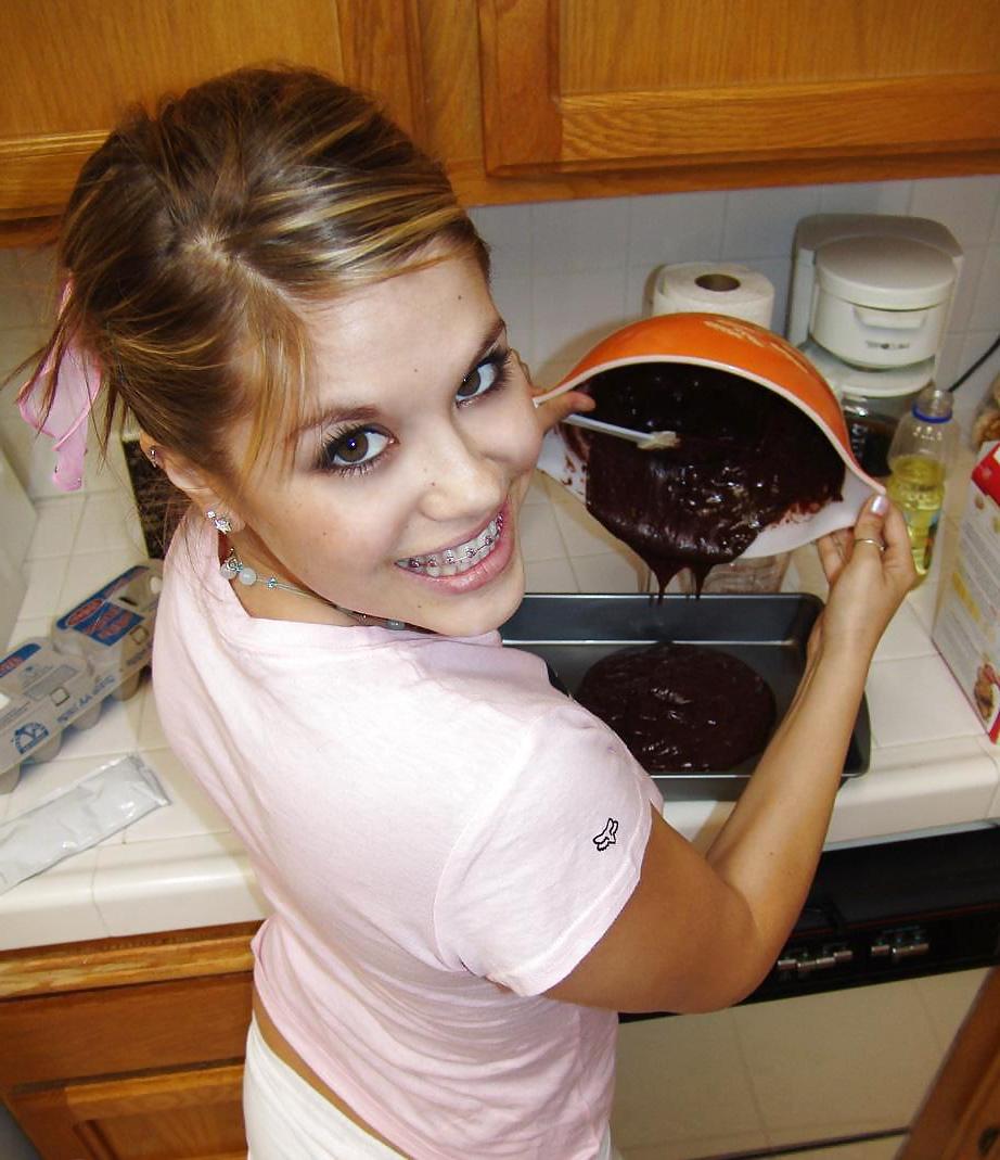 25P Horny Topanga - Playing with food