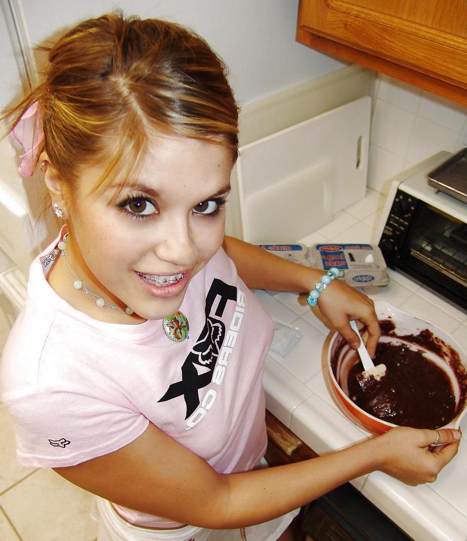 25P Horny Topanga - Playing with food